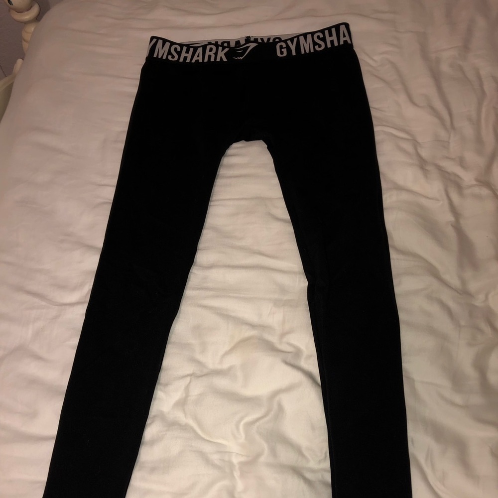 Gym shark leggings